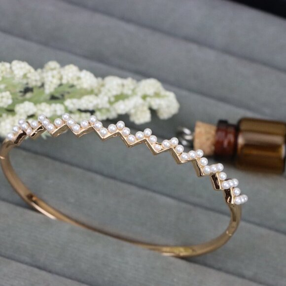 Elegant Rose Gold Zigzag Pearl Bangle with Modern Chic Appeal, XPBL0464 - Picture 11 of 11